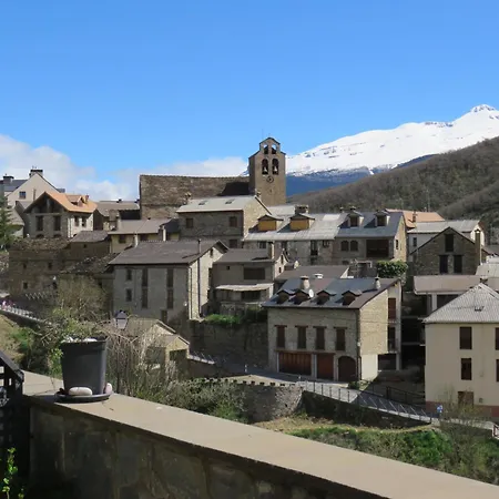 Chale Rustico Cerca De Pistas Con Vistas A La Montana Chalet Castiello de Jaca